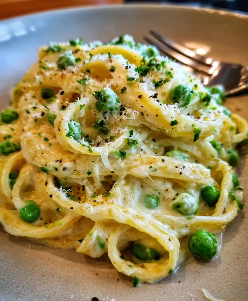 fettuccine alfredo recipe With Green Pea Speckles