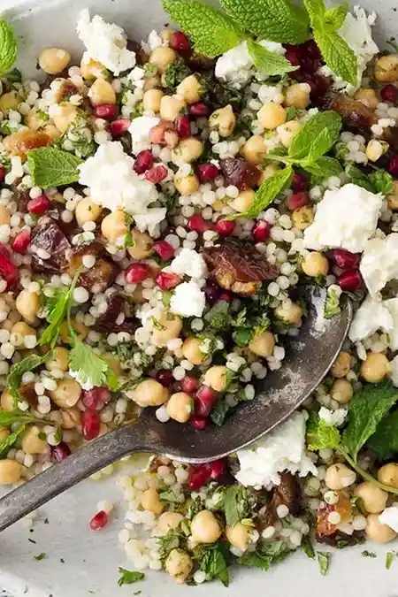 Schneller Perlcouscous-Salat mit Kichererbsen und Feta 3 Recipe image