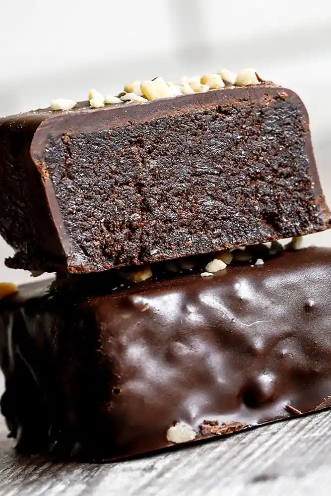 Schokoladige No-Bake Brownies mit Tahini und Datteln 3 Recipe image
