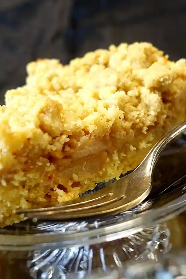 Saftiger Apfelkuchen mit Mürbteig und Streuseln 3 Recipe image