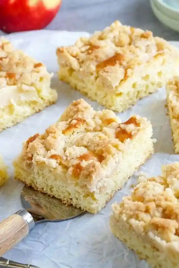 Saftiger Apfel-Streuselkuchen vom Backblech 3 Recipe image