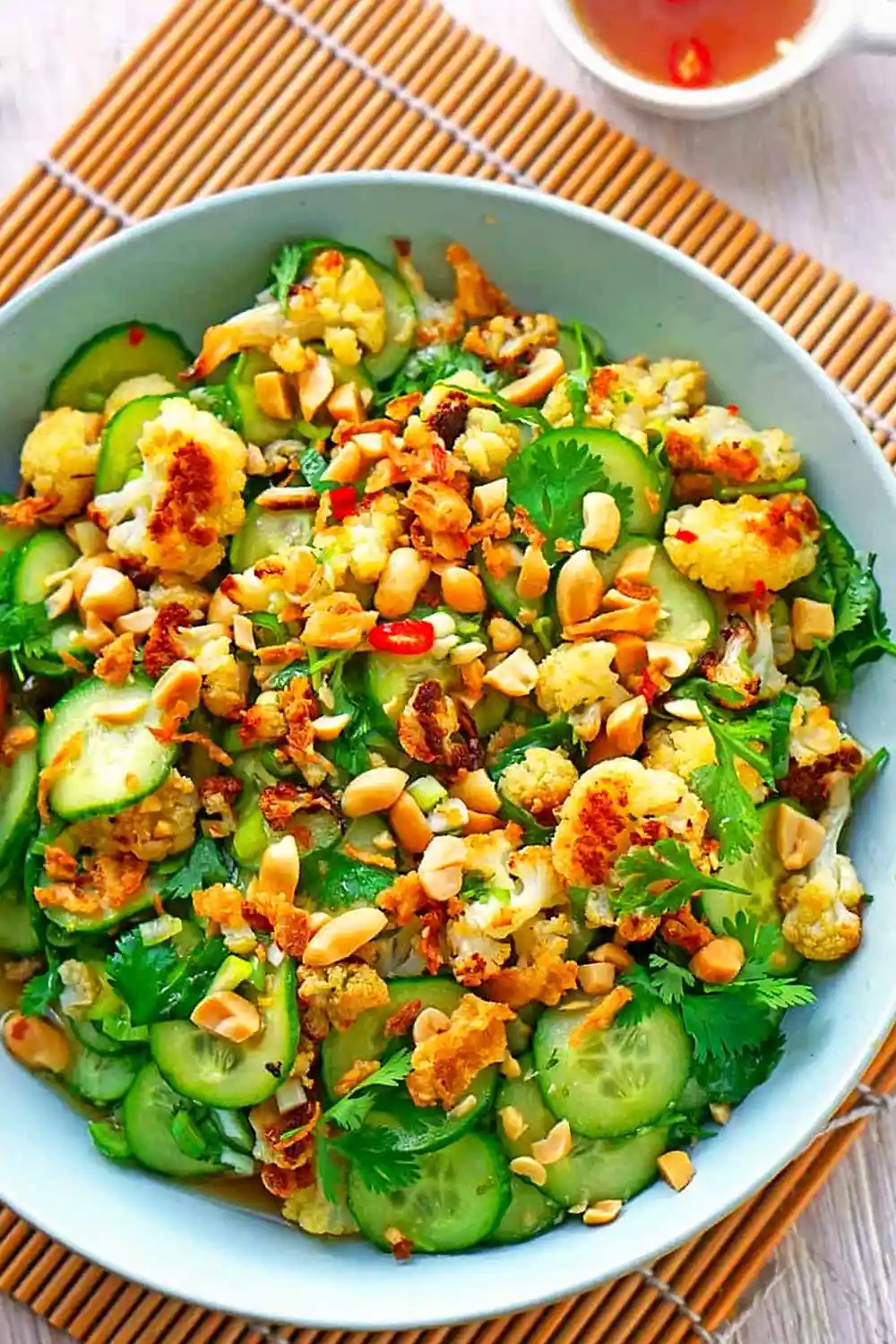 Asiatischer Gurkensalat mit geröstetem Blumenkohl 3 Recipe image