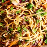 Asiatischer Nudelsalat mit Erdnuss-Dressing