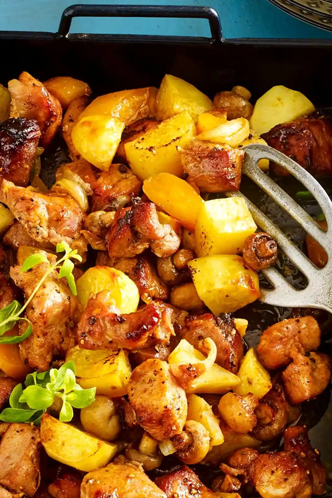Herzhaftes Puten-Bauernblech mit buntem Gemüse 3 Recipe image