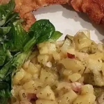 Traditioneller Bayerischer Kartoffelsalat mit Apfel und Gurke 4 Traditioneller Bayerischer Kartoffelsalat mit Apfel und Gurke