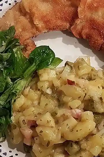 Traditioneller Bayerischer Kartoffelsalat mit Apfel und Gurke 3 Recipe image