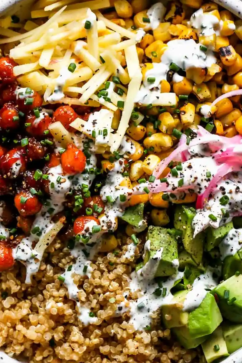 BBQ Ranch Kichererbsen-Quinoa-Bowls 3 Recipe image