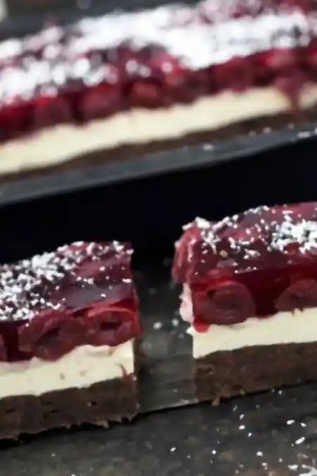 Saftiger Blechkuchen mit Quark und Kirschen 3 Recipe image