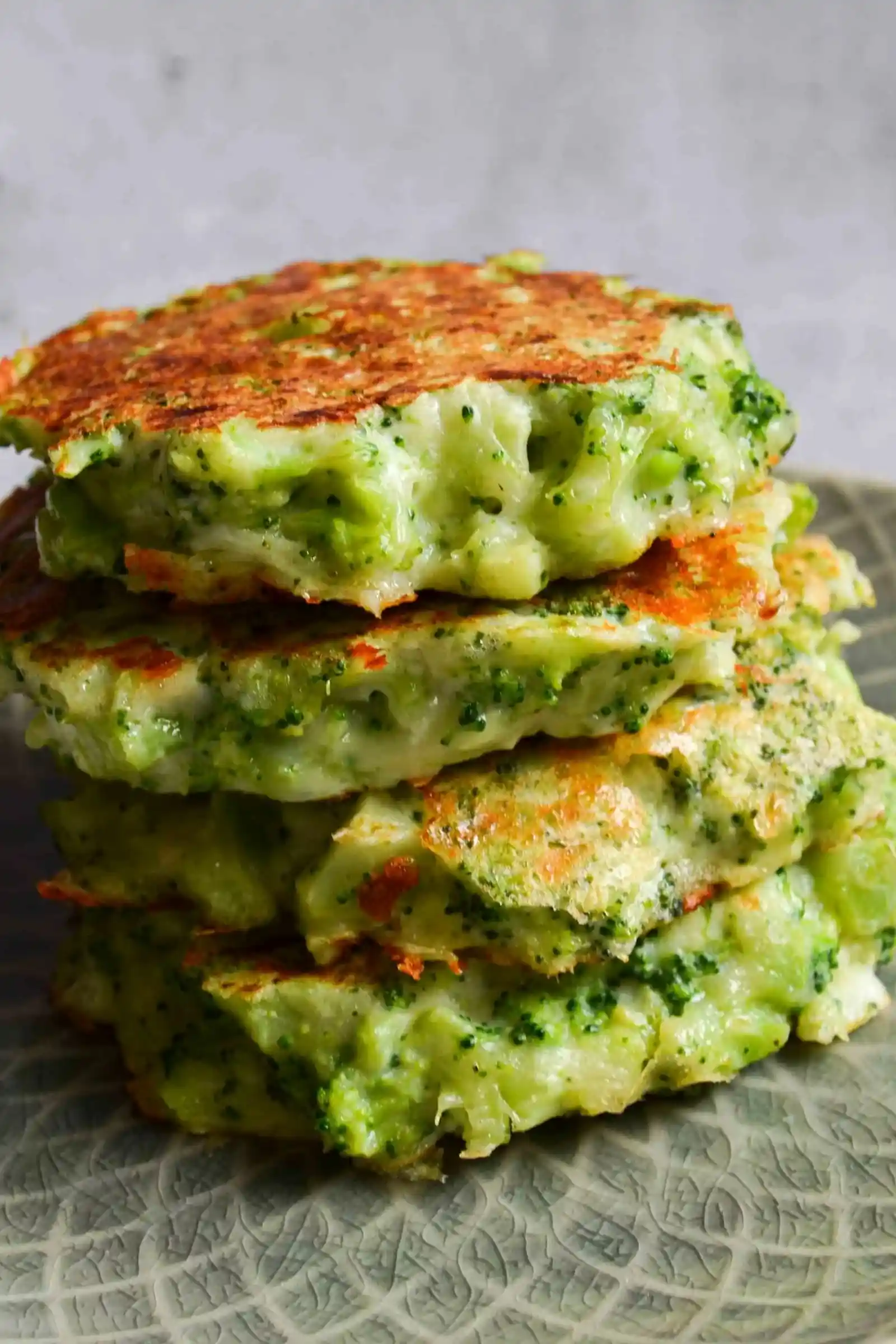 Proteinreiche Brokkoli-Bratlinge als vegetarische Burger Patties 3 Recipe image