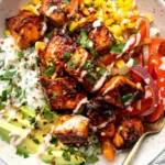 Würzige Chili-Limetten-Lachs-Bowls 4 Würzige Chili-Limetten-Lachs-Bowls