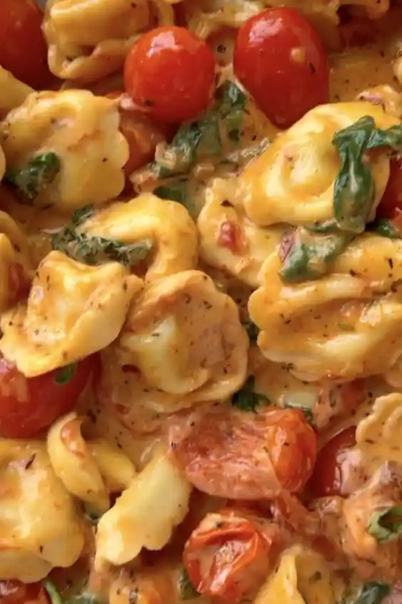 Cremige Tortellini mit Tomaten und Spinat 3 Recipe image