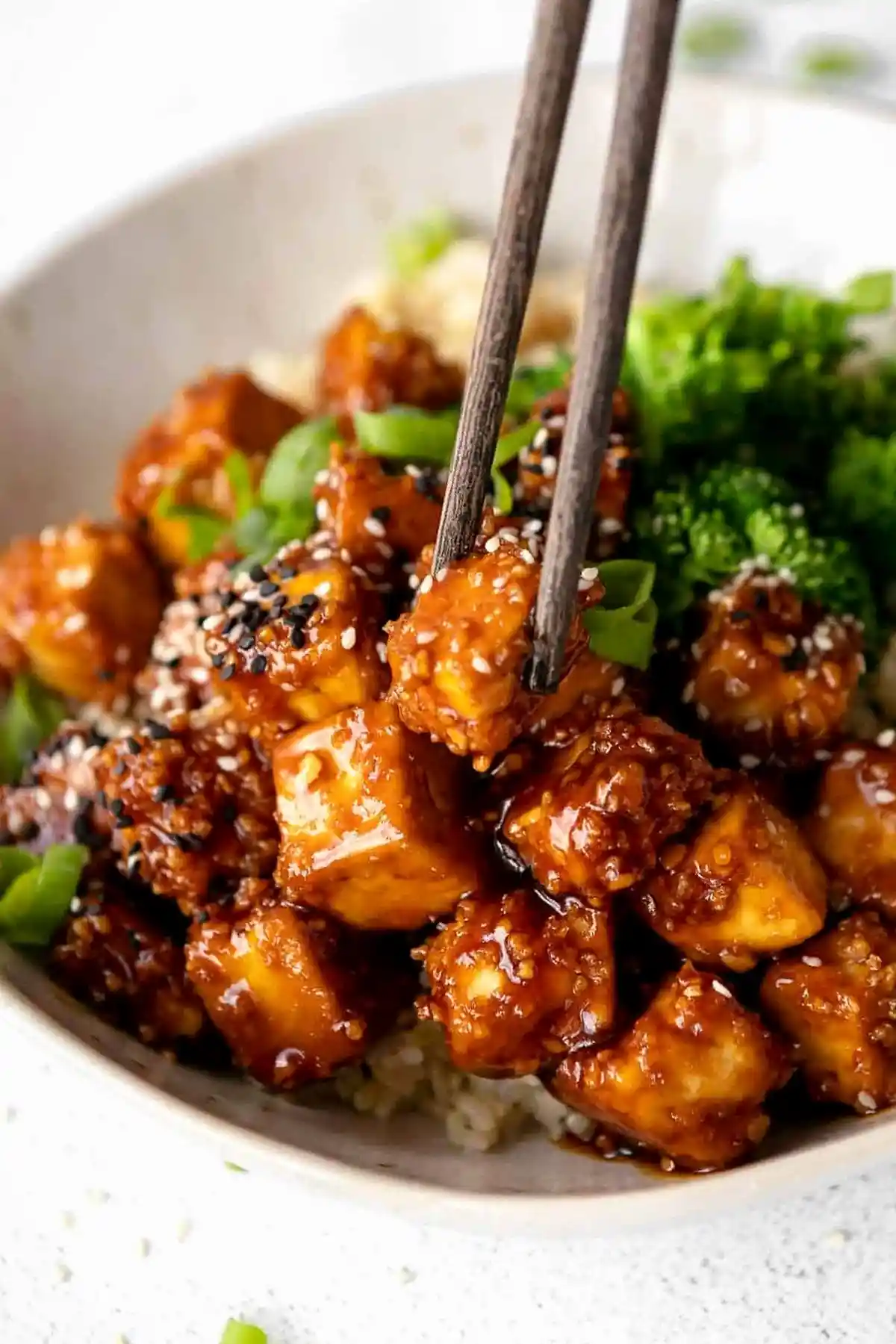 Knuspriger Sesam-Tofu aus dem Ofen mit Knoblauch-Glasur 3 Recipe image
