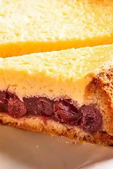 Luftiger Kirschkuchen mit cremiger Haube 3 Recipe image