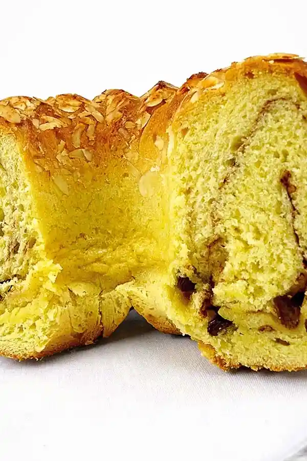 Traditioneller Kaisergugelhupf aus reichhaltigem Hefeteig 3 Recipe image