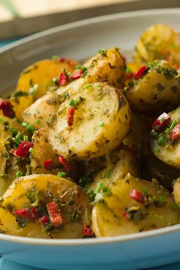 Italienischer Kartoffelsalat mit Basilikum-Pesto und Pinienkernen 3 Recipe image