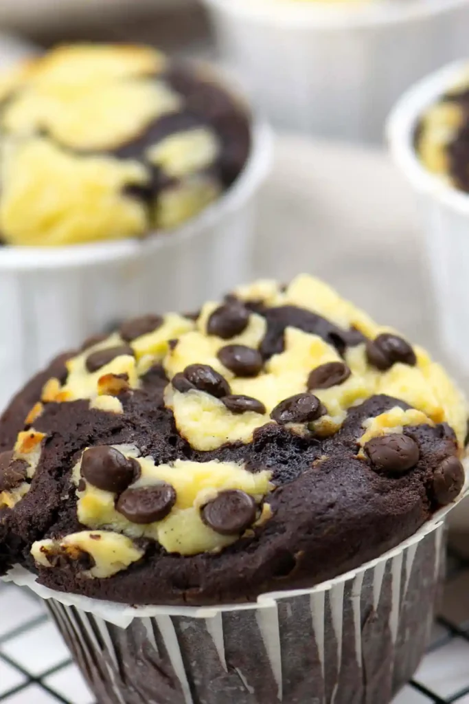 Double Chocolate Cheesecake Muffins: Schokoladiger Genuss mit Käsekuchen-Kern