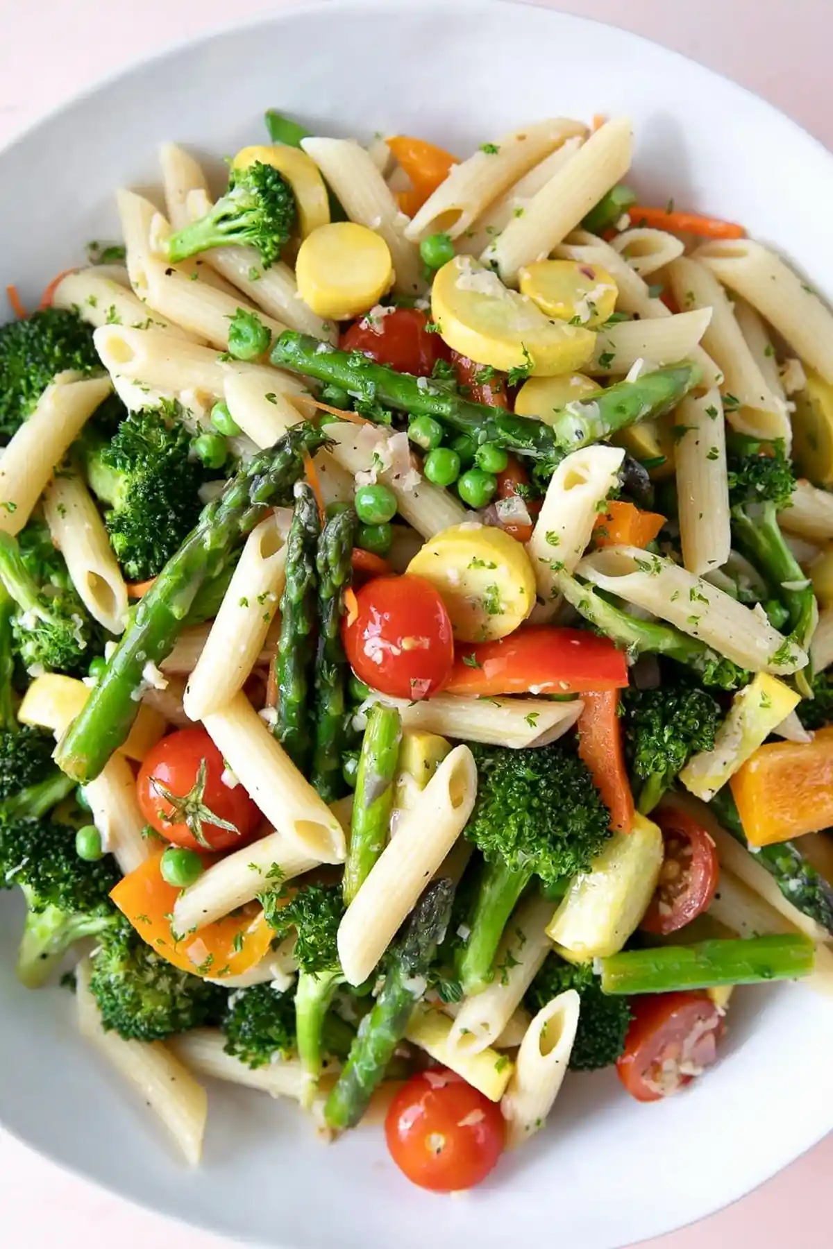 Farbenfrohe Pasta Primavera mit frischem Saisongemüse 3 Recipe image