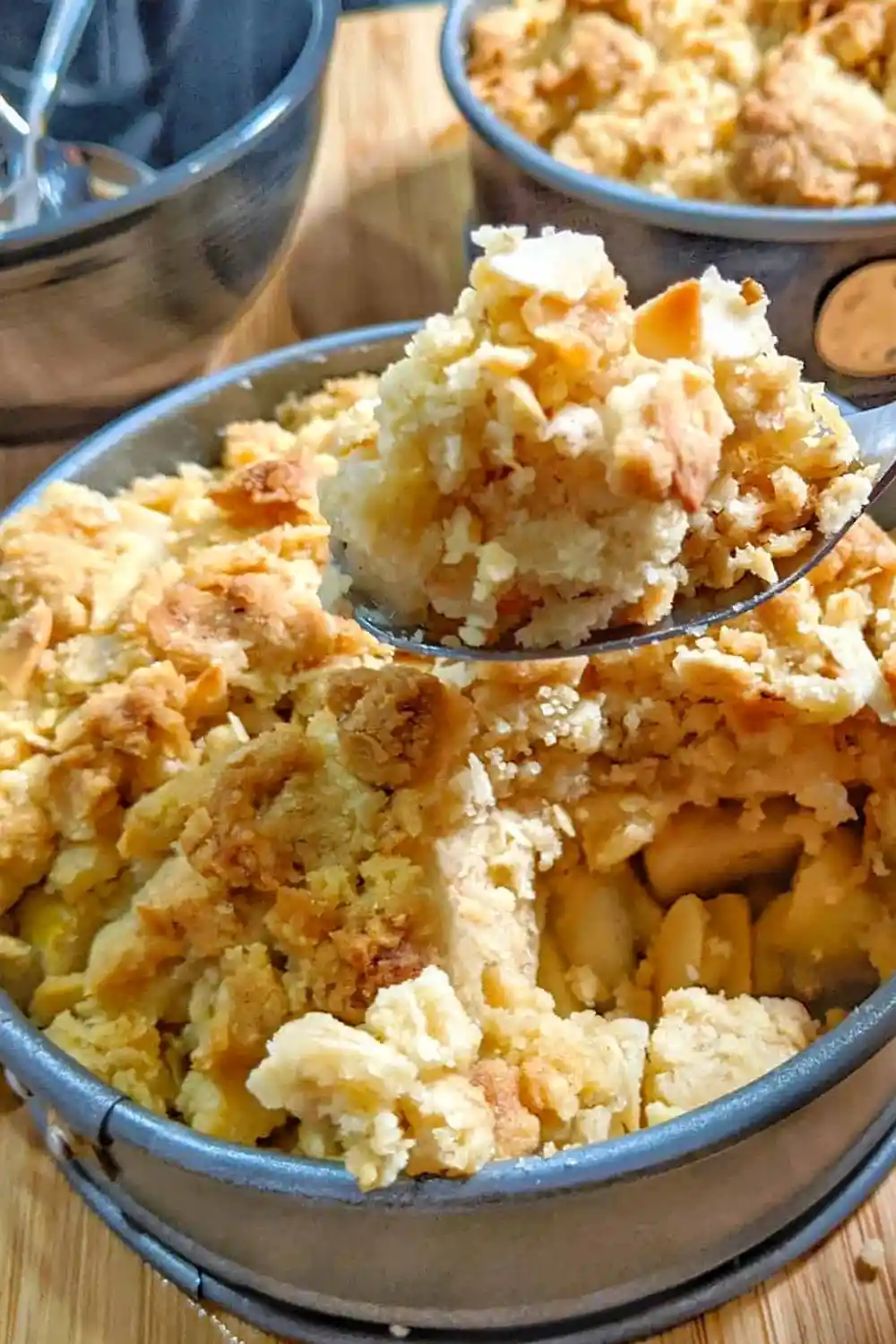 Knuspriger Apple Crumble: Schnelles Rezept für Apfel-Streuselkuchen ohne Boden 3 Recipe image