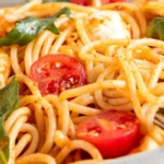 Erfrischender Spaghettisalat mit Pesto Rosso 4 Erfrischender Spaghettisalat mit Pesto Rosso