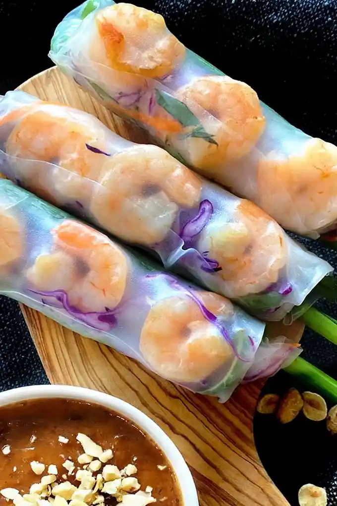 Frische vietnamesische Frühlingsrollen mit cremiger Erdnusssauce 3 Recipe image