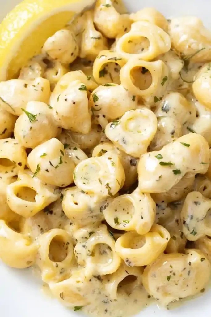Cremige Knoblauch-Butter-Pasta aus einem Topf