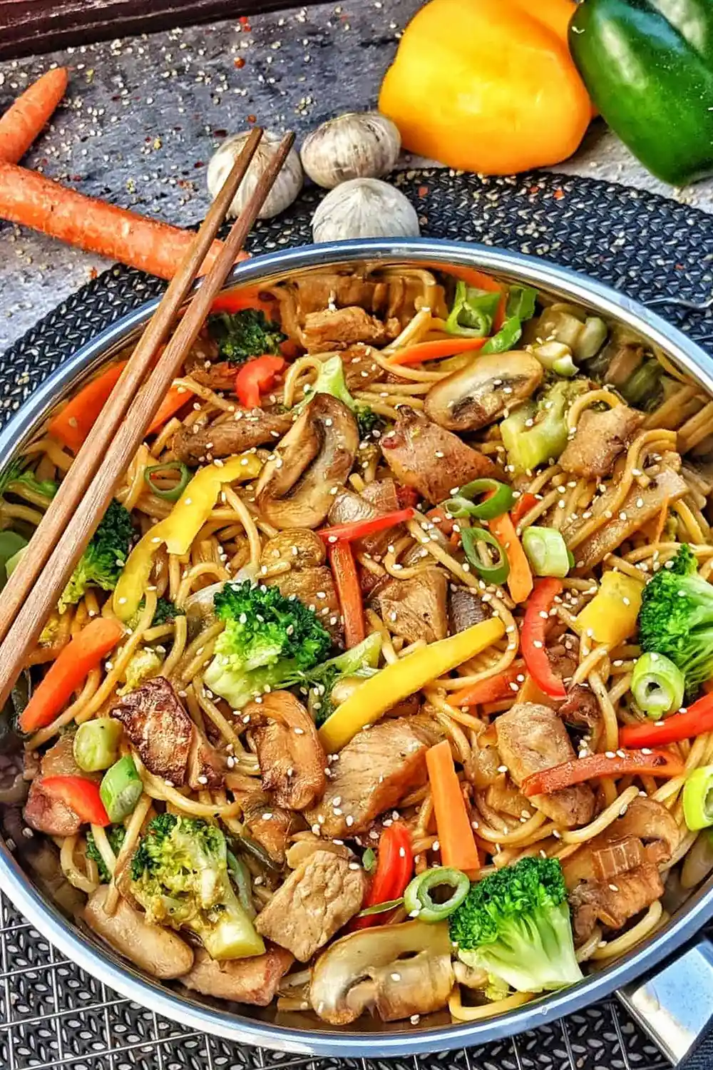 Gebratene Nudeln mit frischem Gemüse und Pute 3 Recipe image