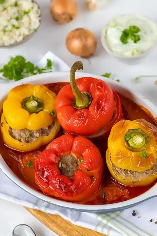 Gefüllte Paprika mit Hackfleisch und Reis in Tomatensoße 3 Recipe image