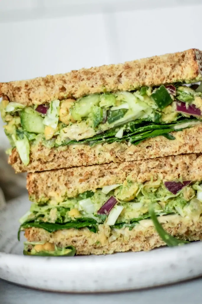 Veganer Green Goddess Sandwich-Salat mit Kichererbsen