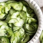 Klassischer Gurkensalat mit Essig, Öl und frischem Dill 4 Klassischer Gurkensalat mit Essig, Öl und frischem Dill