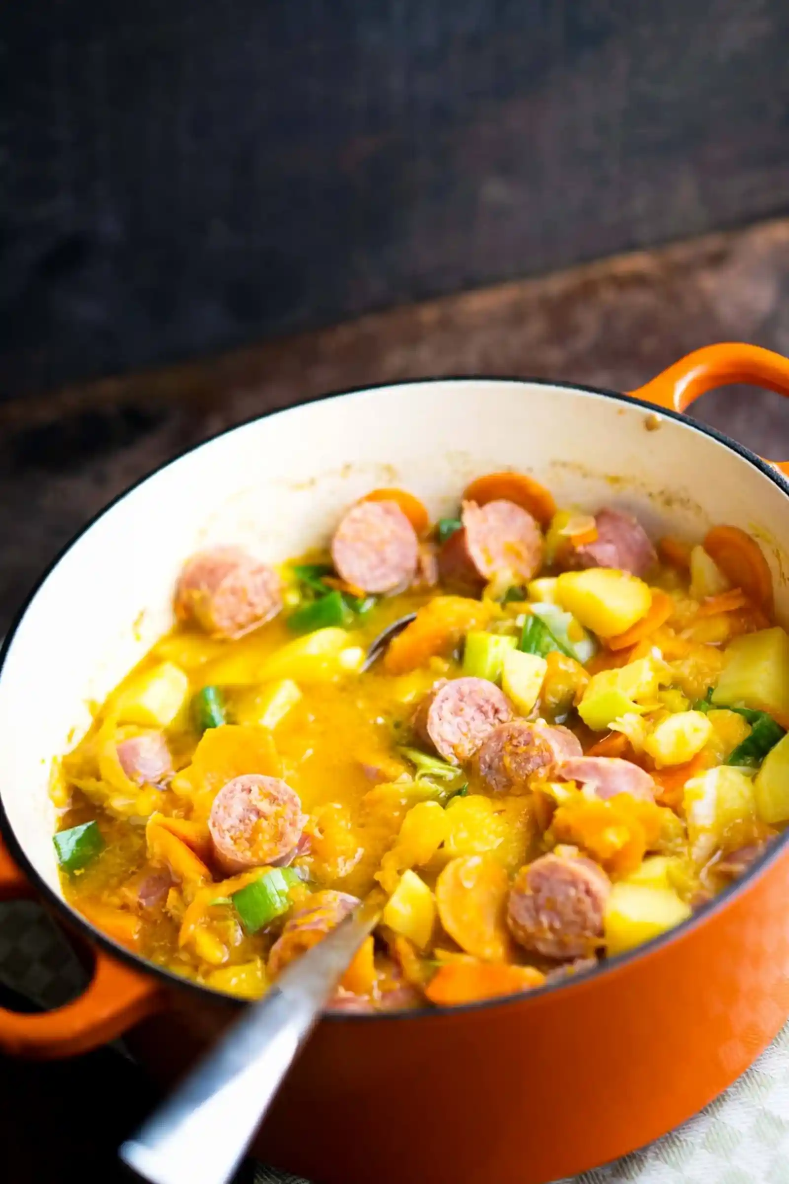 Deftiger Kürbis-Kartoffel-Eintopf mit Räucherwürstchen 3 Recipe image