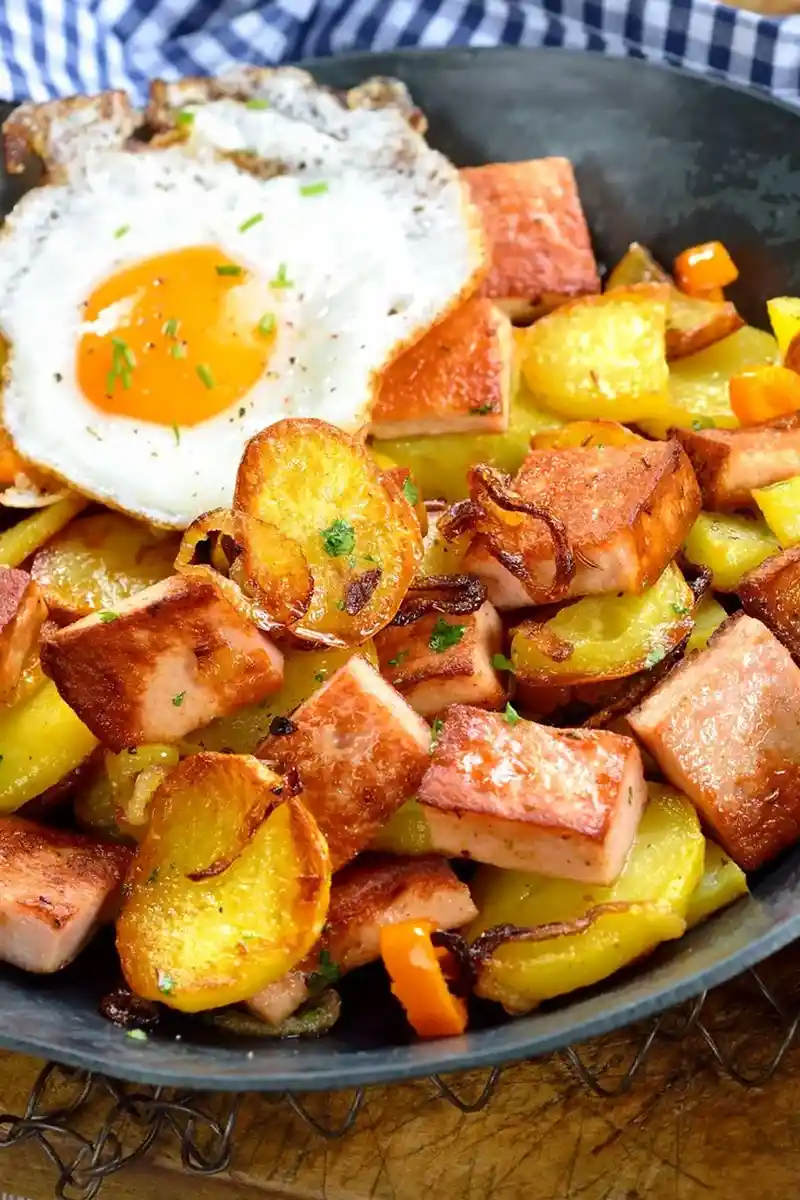 Herzhafte Rinderleberkäse-Kartoffel-Pfanne mit Spiegelei 3 Recipe image