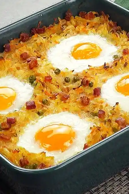 Herzhafter Kartoffelauflauf mit Spiegeleiern und Möhren 3 Recipe image