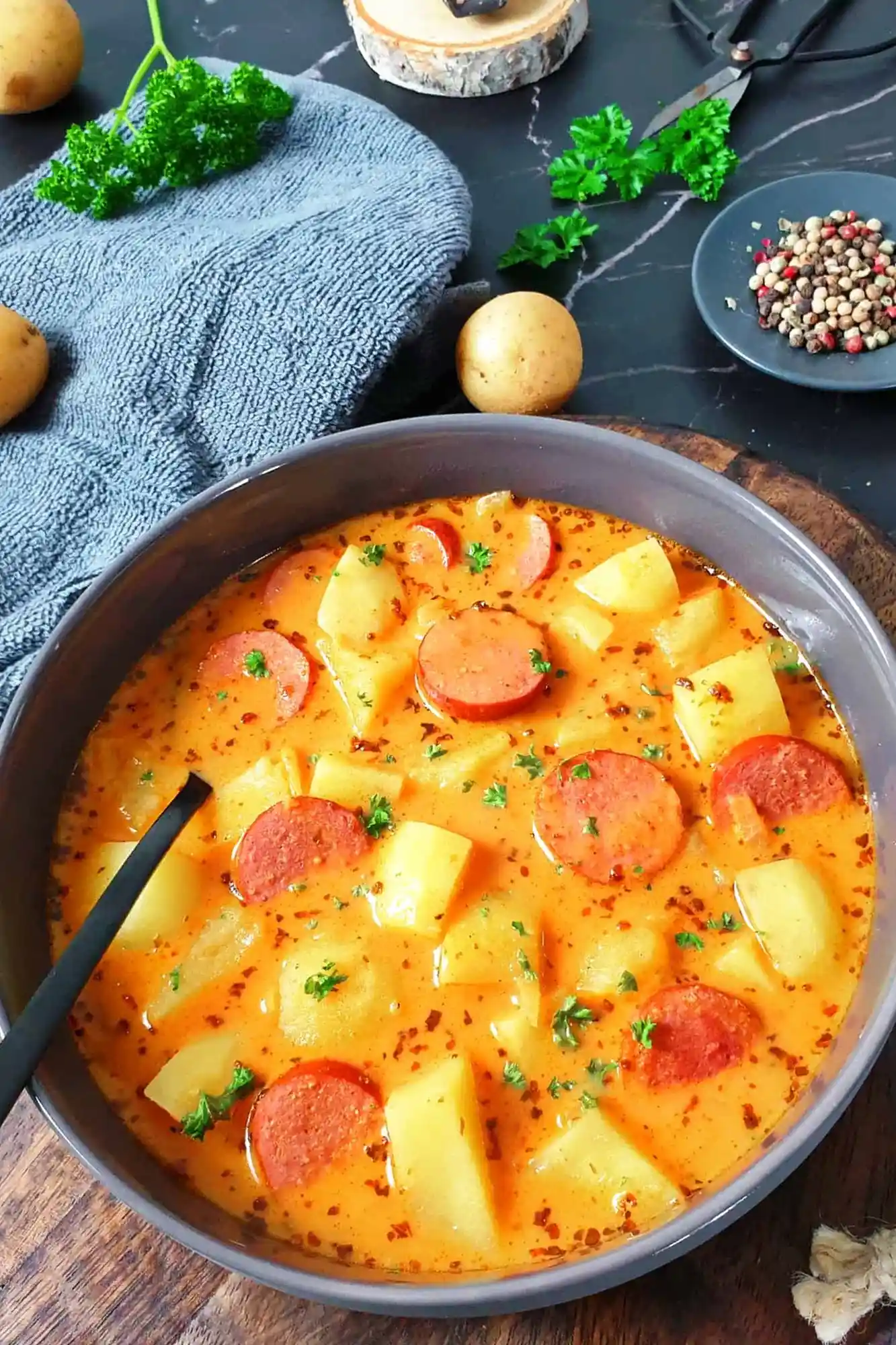 Herzhaftes Kartoffelgulasch mit Rindswürstchen 3 Recipe image