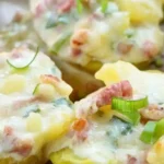 Überbackene Kartoffelhälften Flammkuchen-Style 4 Überbackene Kartoffelhälften Flammkuchen-Style