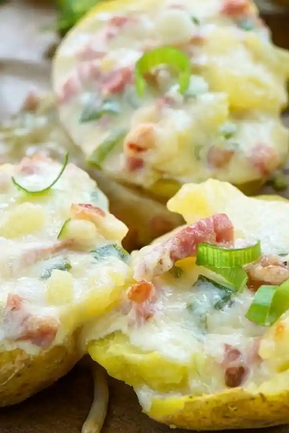 Überbackene Kartoffelhälften Flammkuchen-Style 3 Recipe image