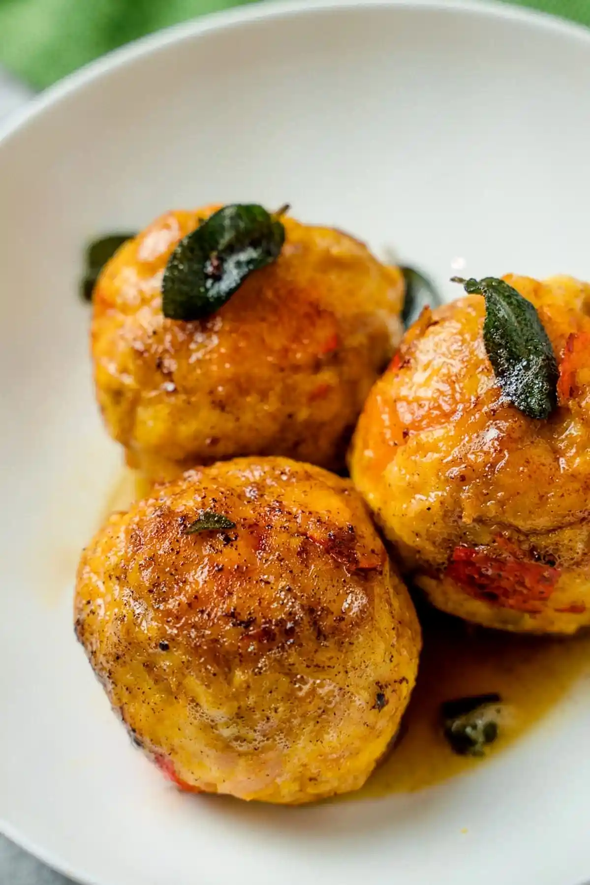 Herzhafte Kürbisknödel mit knuspriger Salbeibutter 3 Recipe image