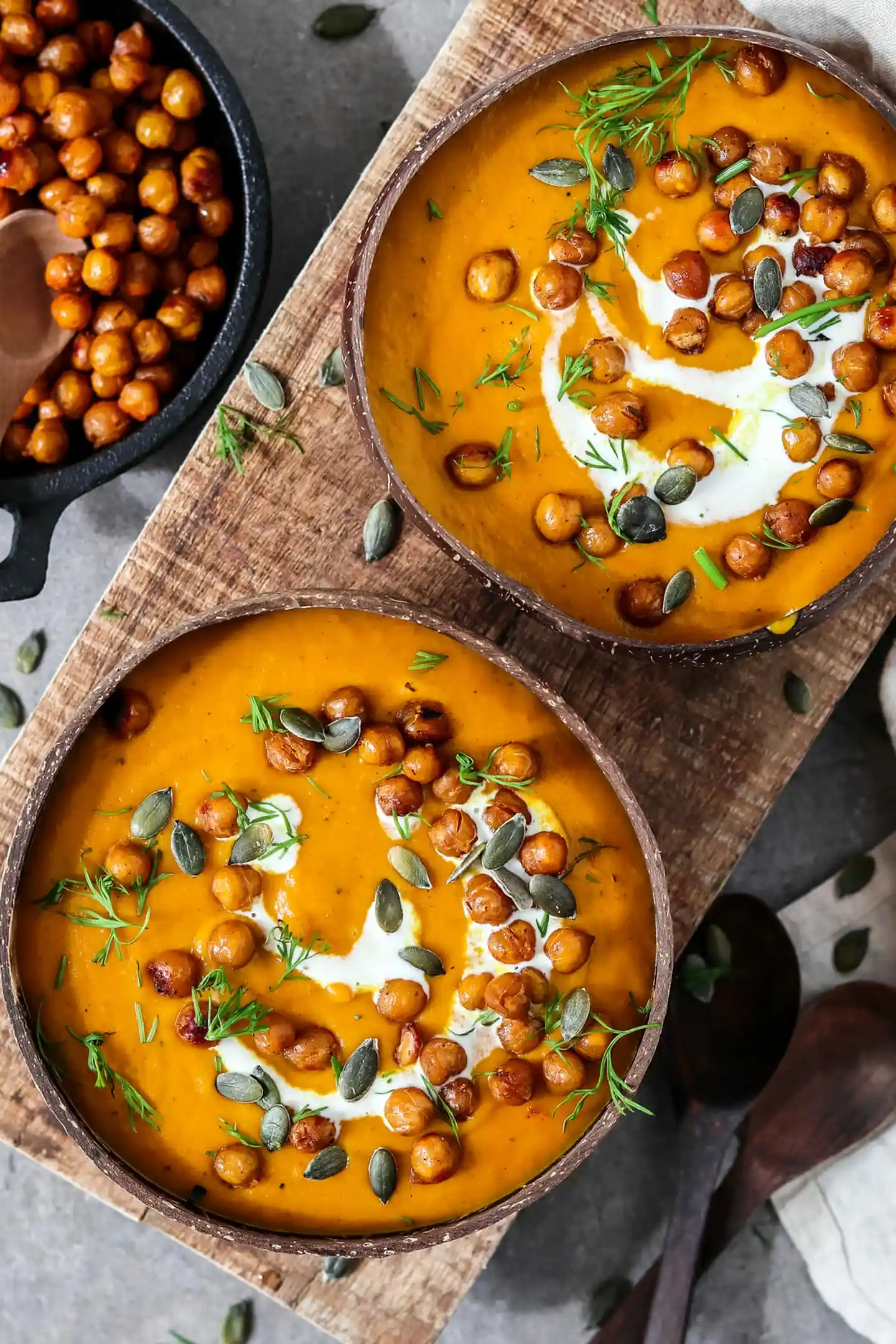 Vegane Kürbis Suppe mit knusprigen Kichererbsen 3 Recipe image