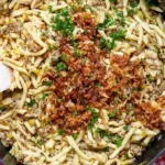 Herzhafte Käsespätzle-Hackpfanne mit Lauch und knusprigen Zwiebeln 4 Herzhafte Käsespätzle-Hackpfanne mit Lauch und knusprigen Zwiebeln