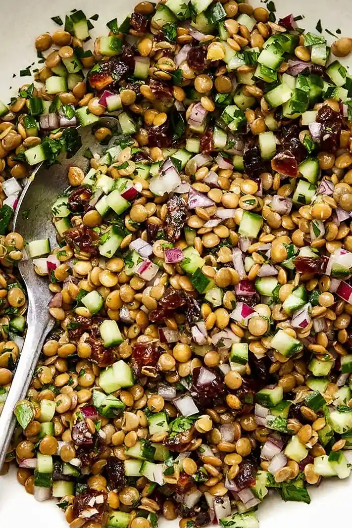 Gesunder Linsensalat mit süßen Datteln und Zitrone 3 Recipe image