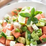 Erfrischender Melonen-Feta-Salat mit Avocado und Minze 4 Erfrischender Melonen-Feta-Salat mit Avocado und Minze