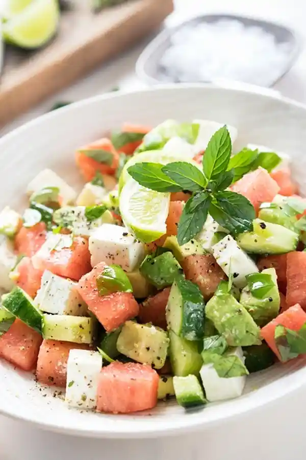 Erfrischender Melonen-Feta-Salat mit Avocado und Minze 3 Recipe image