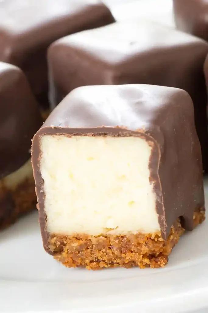 Mini Cheesecake Bites mit Schokoladenüberzug
