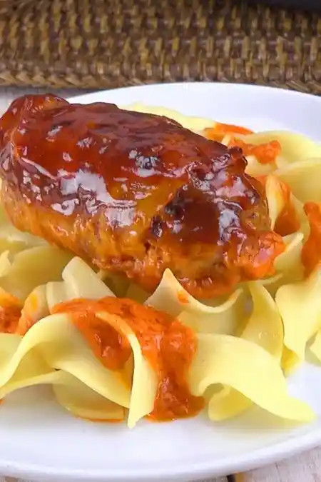 Mini-Hackbraten aus dem Ofen mit cremiger Tomatensoße