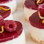 Elegante Mini-Törtchen mit Himbeerspiegel