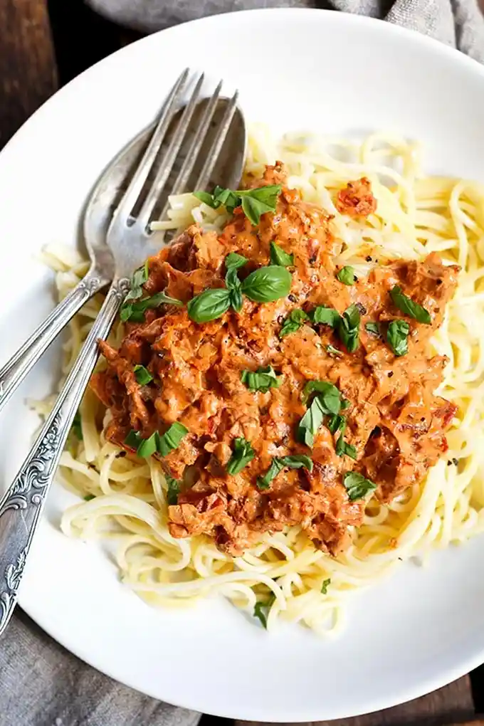Cremige Pasta mit Tomaten-Frischkäse-Sauce in 15 Minuten 3 Recipe image