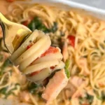 Cremige Lachs-Pasta mit Spinat und Tomaten aus dem Ofen 4 Cremige Lachs-Pasta mit Spinat und Tomaten aus dem Ofen