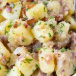 Traditioneller Warmer Deutscher Kartoffelsalat mit Rinderspeck 4 Traditioneller Warmer Deutscher Kartoffelsalat mit Rinderspeck