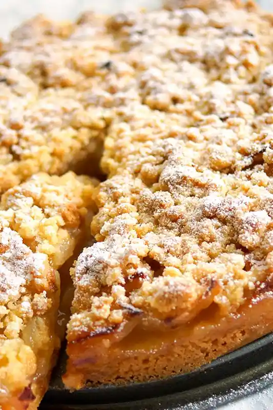 Hausgemachter Apfelkuchen mit knusprigen Streuseln 3 Recipe image