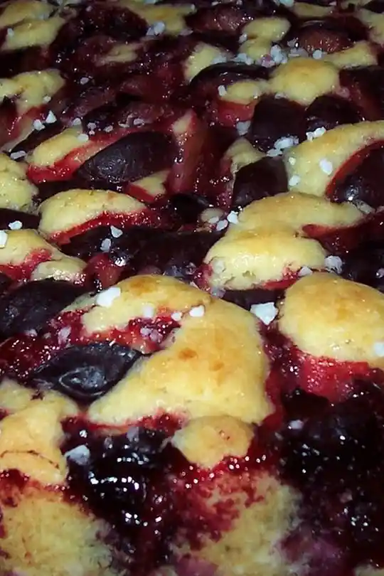Klassischer Apfel- oder Pflaumenkuchen aus der Springform 3 Recipe image