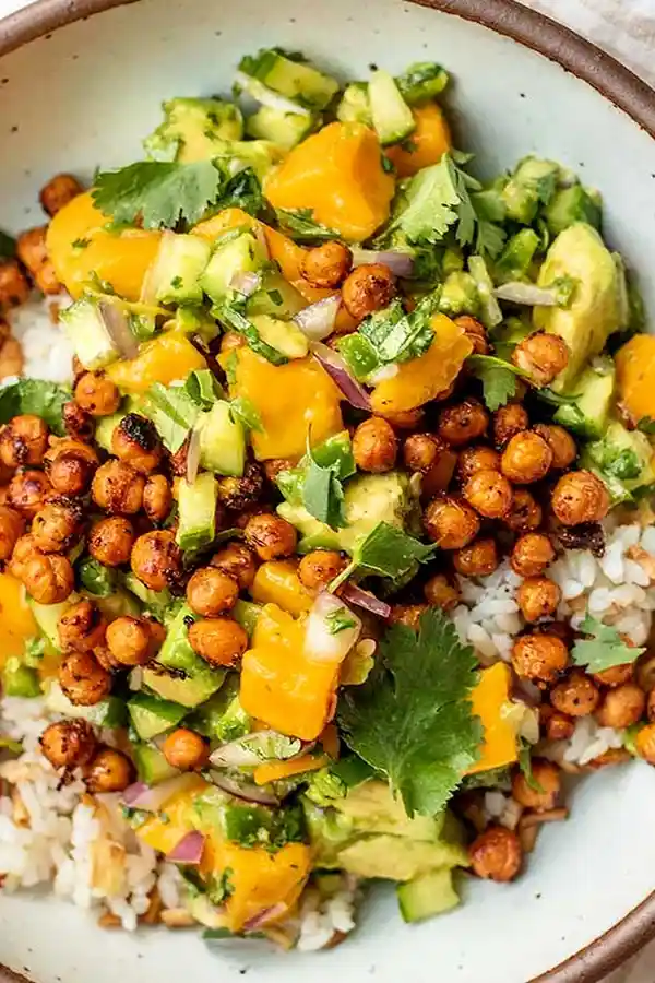 Proteinreicher Mango-Kichererbsensalat mit Tofu-Reis 3 Recipe image